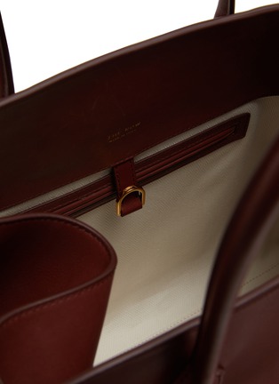 Detail View - Click To Enlarge - THE ROW - Soft Margaux 17 Saddle Leather Bag