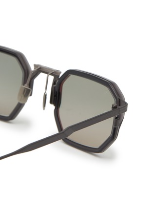 Detail View - Click To Enlarge - MOVITRA - Marco Gun Acetate Square Sunglasses