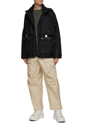 Figure View - Click To Enlarge - STONE ISLAND - Logo Badge Cotton Cargo Pants