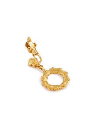 Detail View - Click To Enlarge - LANE CRAWFORD VINTAGE ACCESSORIES - Trifari Gold Toned Flower Hoop Earrings