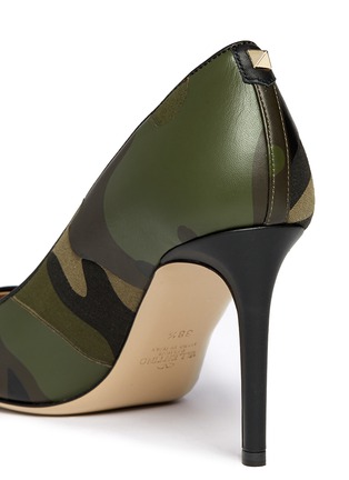 Detail View - Click To Enlarge - VALENTINO GARAVANI - Camouflage canvas leather patch pumps
