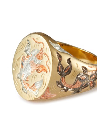 Detail View - Click To Enlarge - CASTRO SMITH - Koi Carp 18K Yellow Gold Signet Ring — US 7.5