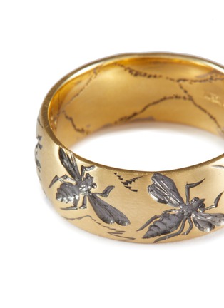 Detail View - Click To Enlarge - CASTRO SMITH - Wasp 18K Yellow Gold Band Ring — US 7
