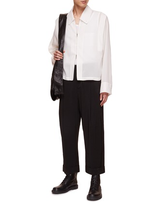 Figure View - Click To Enlarge - RE: BY MAISON SANS TITRE - Pleated Tapered Cropped Pants