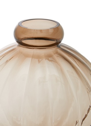 Detail View - Click To Enlarge - LOUISE ROE - Balloon Vase 01 — Olive