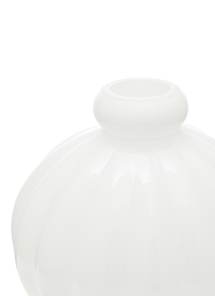 Detail View - Click To Enlarge - LOUISE ROE - Balloon Vase 01 — Opal White