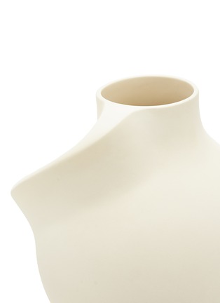 Detail View - Click To Enlarge - LOUISE ROE - Pirout Vase 02 — Raw White