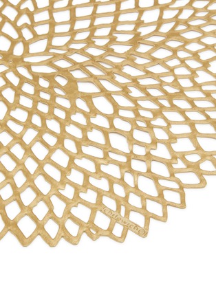 Detail View - Click To Enlarge - CHILEWICH - Pressed Dahlia Round Placemat — Brass