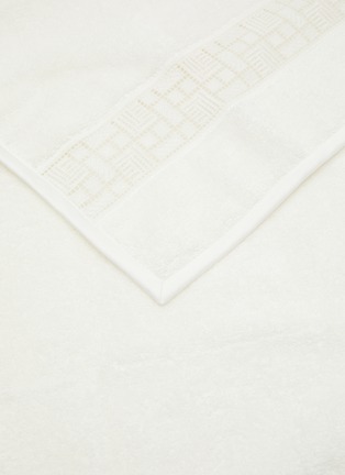 Detail View - Click To Enlarge - FRETTE - Maze Lace Guest Towel — Milk