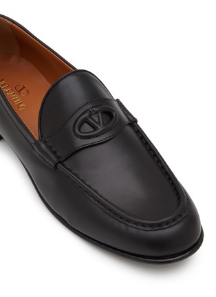 Detail View - Click To Enlarge - VALENTINO GARAVANI - VLogo Signature Leather Loafers