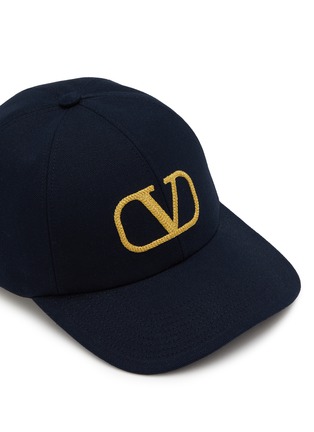 Detail View - Click To Enlarge - VALENTINO GARAVANI - Embroidered VLogo Cotton Baseball Hat