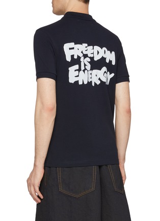 Back View - Click To Enlarge - COMME DES GARÇONS SHIRT - x Fred Perry Slogan Print Cotton Polo Shirt