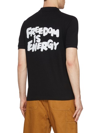 Back View - Click To Enlarge - COMME DES GARÇONS SHIRT - x Fred Perry Slogan Print Cotton Polo Shirt