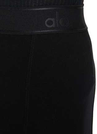  - ALO YOGA - Alosoft Showcase Shorts