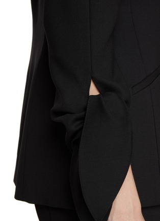  - CAROLINA HERRERA - Curved Neckline Fitted Blazer