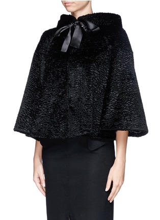 Front View - Click To Enlarge - ALEXANDER MCQUEEN - Textured faux fur ribbon tie cape jacket