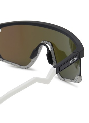 Detail View - Click To Enlarge - OAKLEY - Single Lens Bio Matter™ Geometric Sunglasses