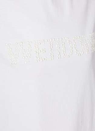  - WE11DONE - Faux Pearl Logo Cotton T-shirt