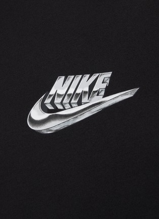  - NIKE - The Nike Sportwear Metallic Logo T-Shirt