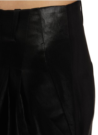  - PRUNE GOLDSCHMIDT - Raso Pleated Flared Leg Pants