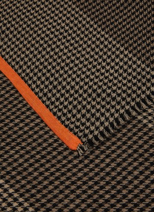 Detail View - Click To Enlarge - JANAVI - Dublin Houndstooth Motif Merino Wool Scarf