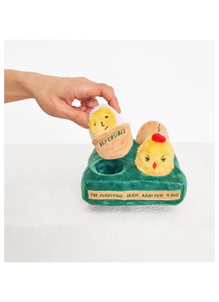  - THE FURRYFOLKS - AAA+ Egg Nosework Toy