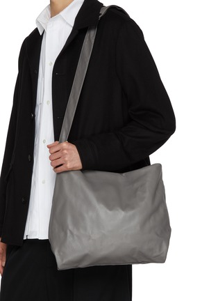 Figure View - Click To Enlarge - DISCORD YOHJI YAMAMOTO - Small Leather Drum Dyed Leather Reversible Tote Bag