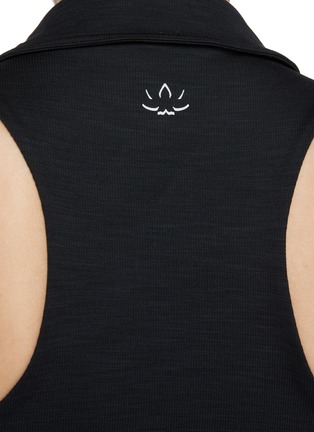  - BEYOND YOGA - Heather Rib Prep Copped Tank Top