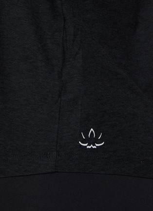  - BEYOND YOGA - Featherweight Captivate Cut Out Tank