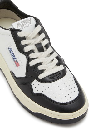 Detail View - Click To Enlarge - AUTRY - Medalist Low Top Leather Women's Sneakers