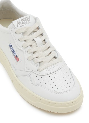 Detail View - Click To Enlarge - AUTRY - Medalist Low Top Leather Women's Sneakers