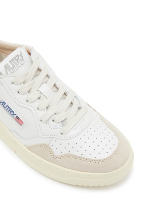 Detail View - Click To Enlarge - AUTRY - Medalist Low Top Leather Women's Sneakers