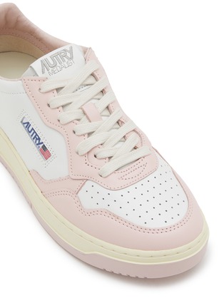 Detail View - Click To Enlarge - AUTRY - Medalist Low Top Leather Women's Sneakers