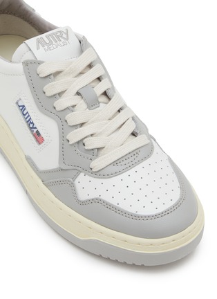 Detail View - Click To Enlarge - AUTRY - Medalist Low Top Leather Women's Sneakers