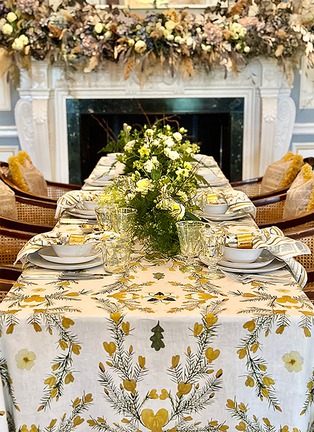 Detail View - Click To Enlarge - SUMMERILL & BISHOP - x Gleneagles Linen Tablecloth