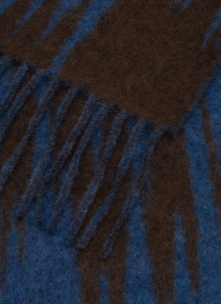 Detail View - Click To Enlarge - PIACENZA 1733 - Bicolour Fringed Scarf