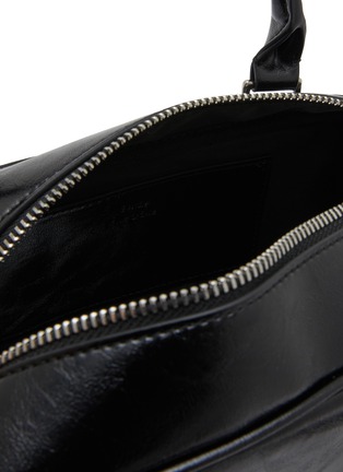 Detail View - Click To Enlarge - FINDKAPOOR - Heart Block 22 Crinkled Leather Bag