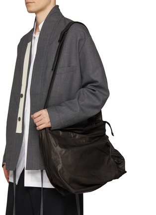 Figure View - Click To Enlarge - DISCORD YOHJI YAMAMOTO - Uneven Leather Shoulder bag