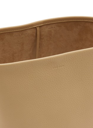 Detail View - Click To Enlarge - THE ROW - Medium N/S Park Leather Tote Bag