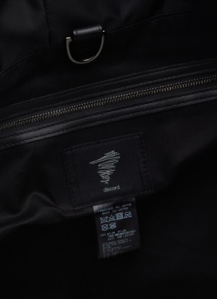 Detail View - Click To Enlarge - DISCORD YOHJI YAMAMOTO - Leather Angular Shoulder Bag