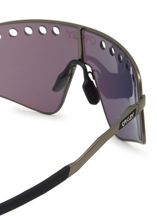 Detail View - Click To Enlarge - OAKLEY - Sutro™ TI Sweep Prizm Metal Rectangle Sunglasses