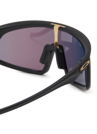 Detail View - Click To Enlarge - OAKLEY - Single Lens Latch™ Panel Rectangle Unisex Sunglasses