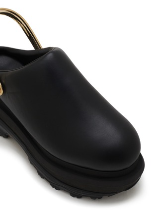 Detail View - Click To Enlarge - SACAI - Sabot Leather Wedges