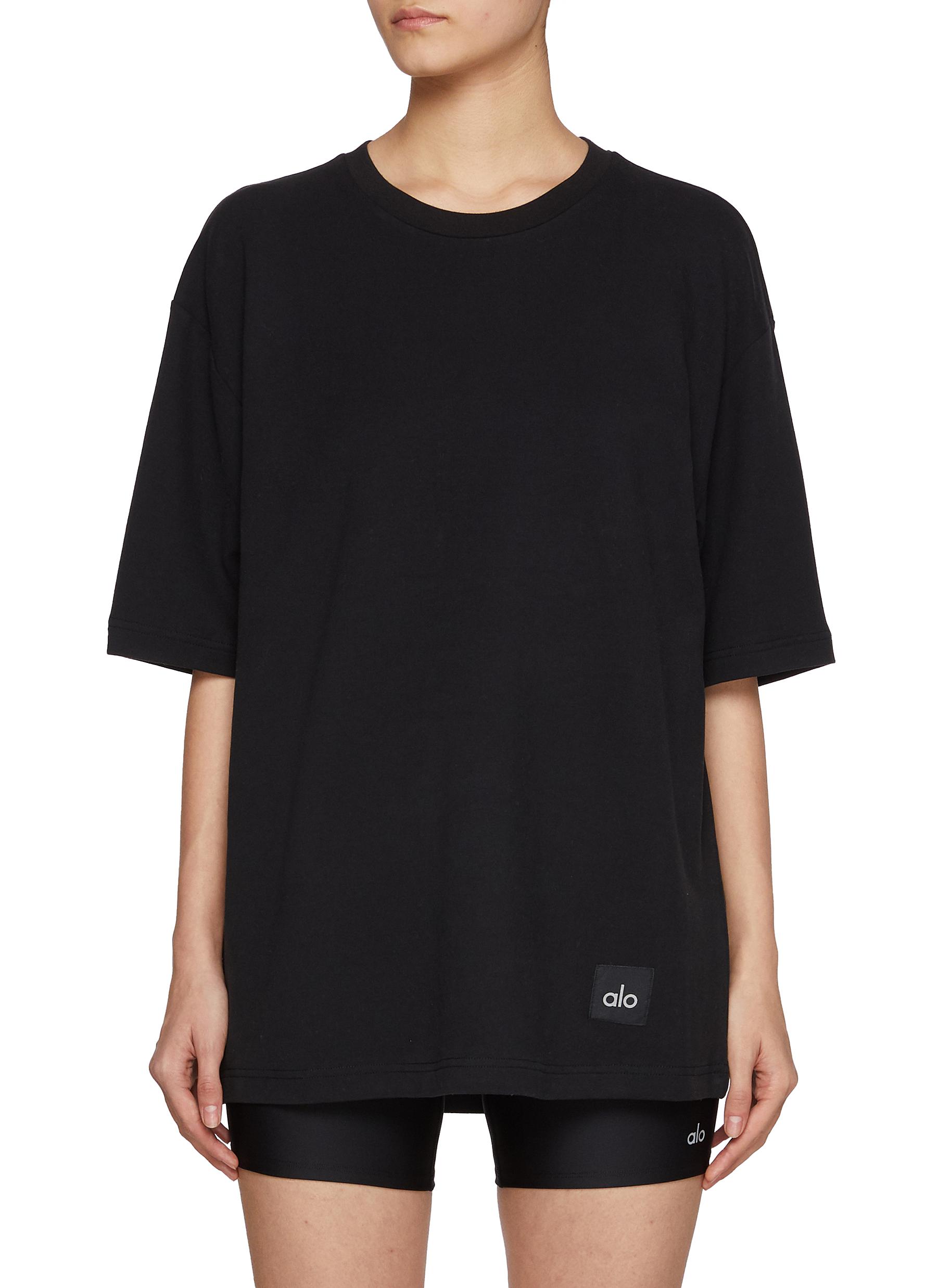 alo yoga】 Double Take Short Sleeve Tシャツ