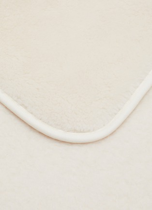 Detail View - Click To Enlarge - SHLEEP - Merino Knit Reversible Fleece Throw — Ivory Tusk