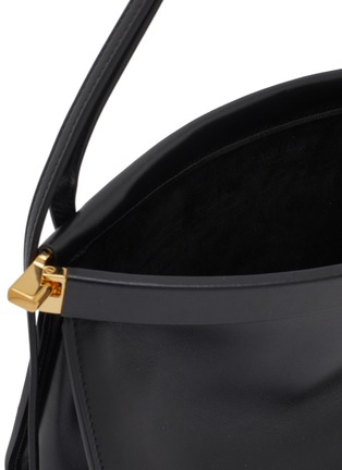 Detail View - Click To Enlarge - ALAÏA - Medium Le Click East West Leather Shoulder Bag