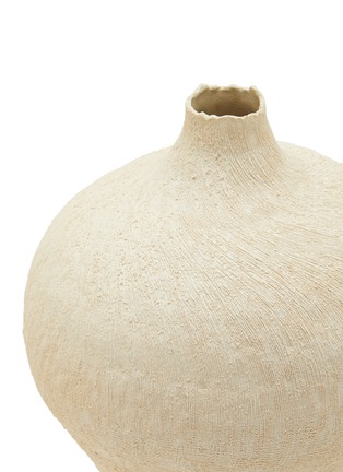 Detail View - Click To Enlarge - TANIA WHALEN CERAMICS - Swirl Moon Vessel — White