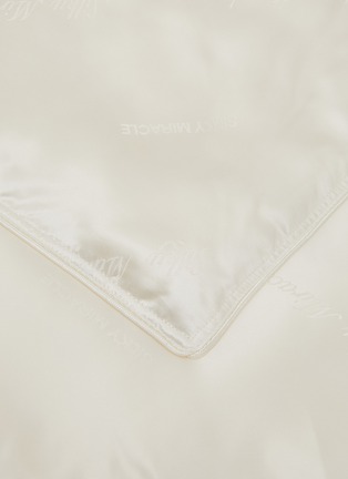 Detail View - Click To Enlarge - SILKY MIRACLE - Golden Silk Summerlight King Size Duvet Filler — Cream