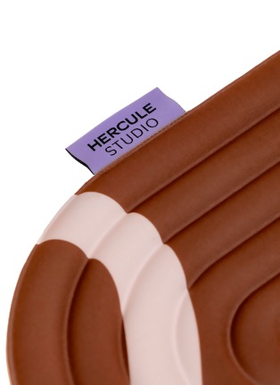 Detail View - Click To Enlarge - HERCULE STUDIO - Galé Comfort Pad — Bari Choco Print