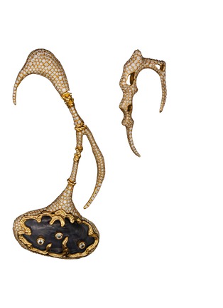 Main View - Click To Enlarge - DOSIS G6C - Shell 18K Gold Diamond Sapphire Earrings
